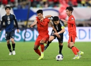 米兰百家乐-足球决赛中球员表现出色赢得掌声