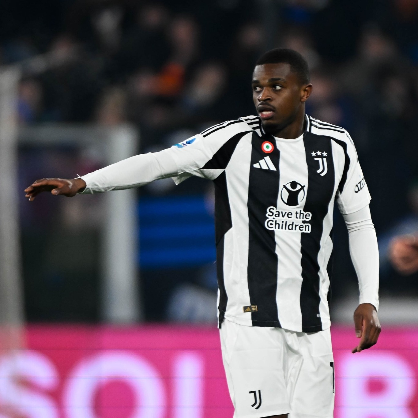 包含尤文图斯主场落败，前路岌岌可危的词条