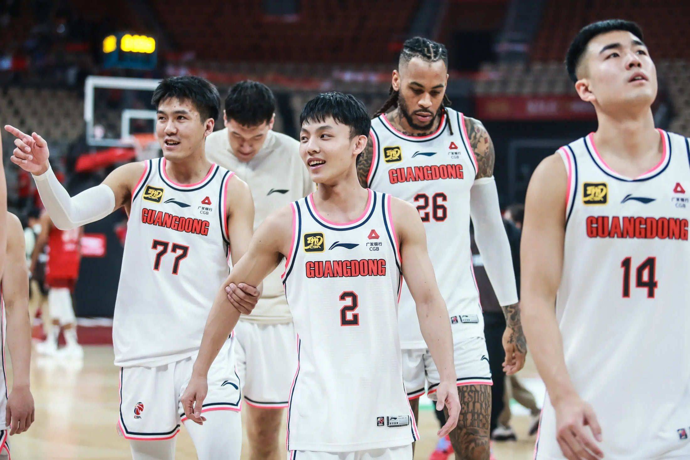 广东队双杀上海,力压其他强队 广东队双杀上海,力压其他强队