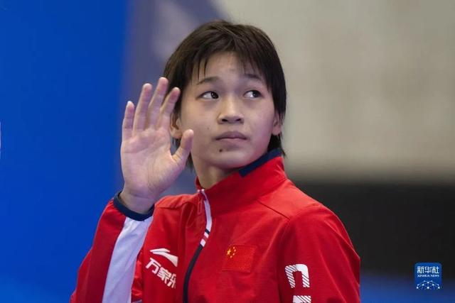 越南小将刷新纪录，勇夺女子跳水冠军