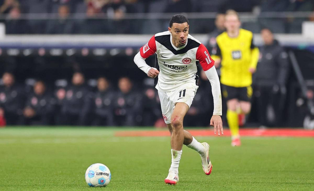 包含法兰克福熬过危机，迎来季后赛的挑战的词条