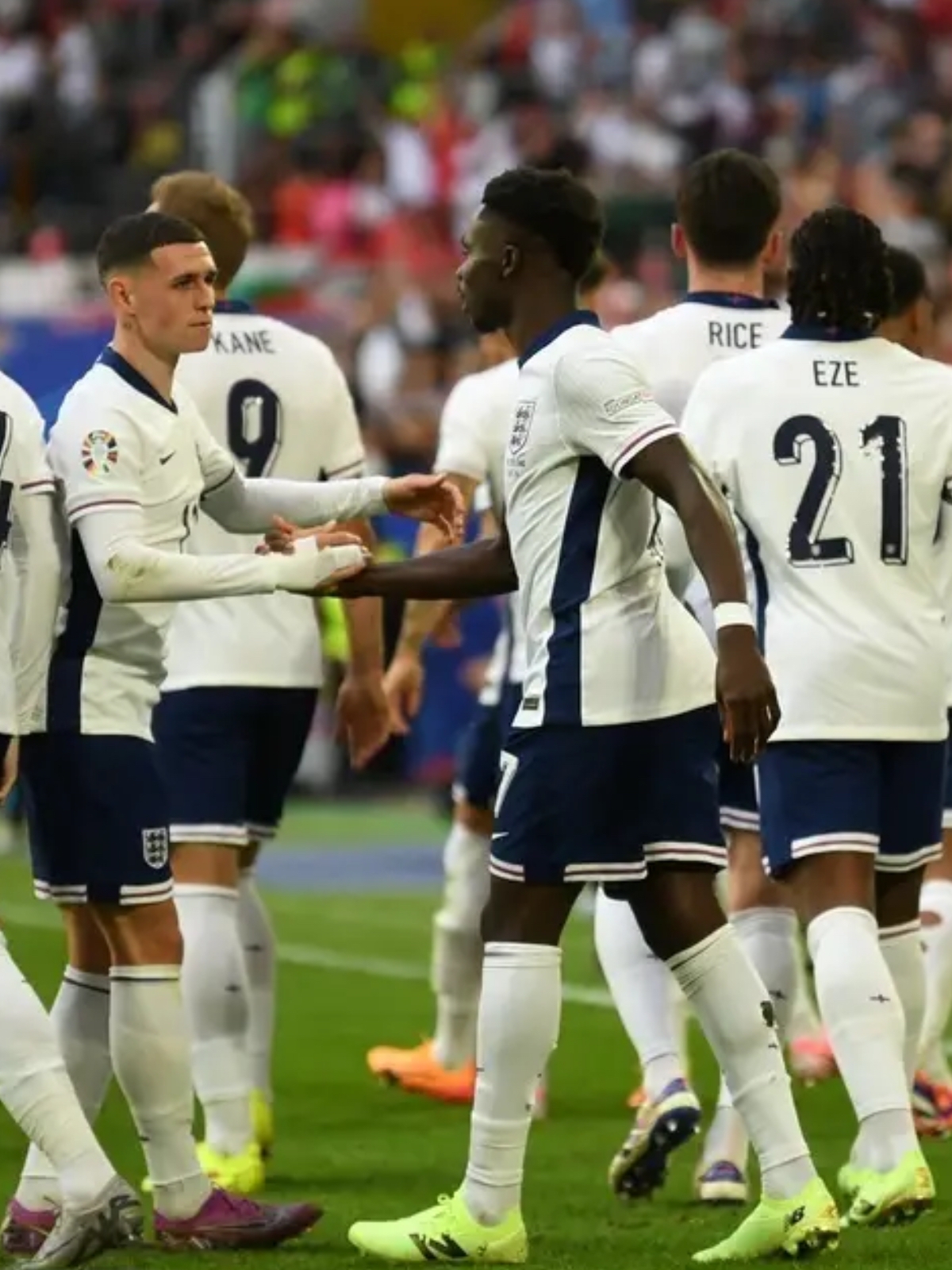 欧洲杯决赛将在伦敦举行，巴黎下阵未遂