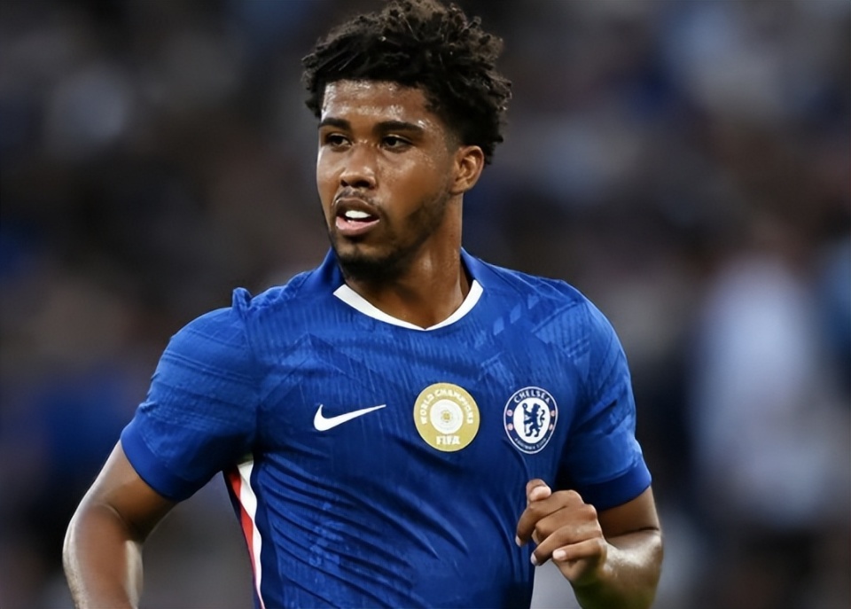 巴西球员创造新纪录，成为足坛新星